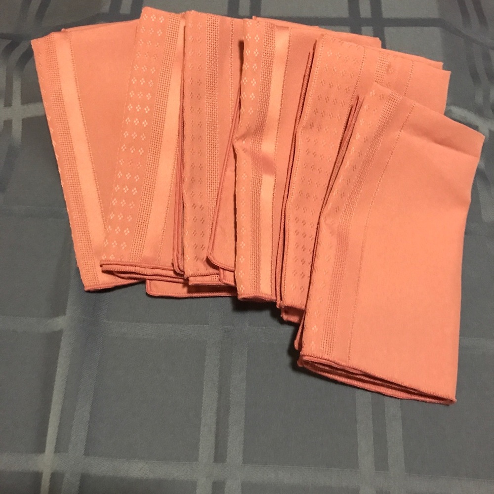 Cloth linen napkins 6 total, mauve color